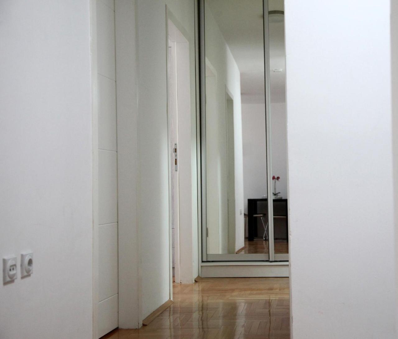 65 Square Meters Designer Apartment In Heart Of City - River View ! Park For Free Ni Exteriér fotografie