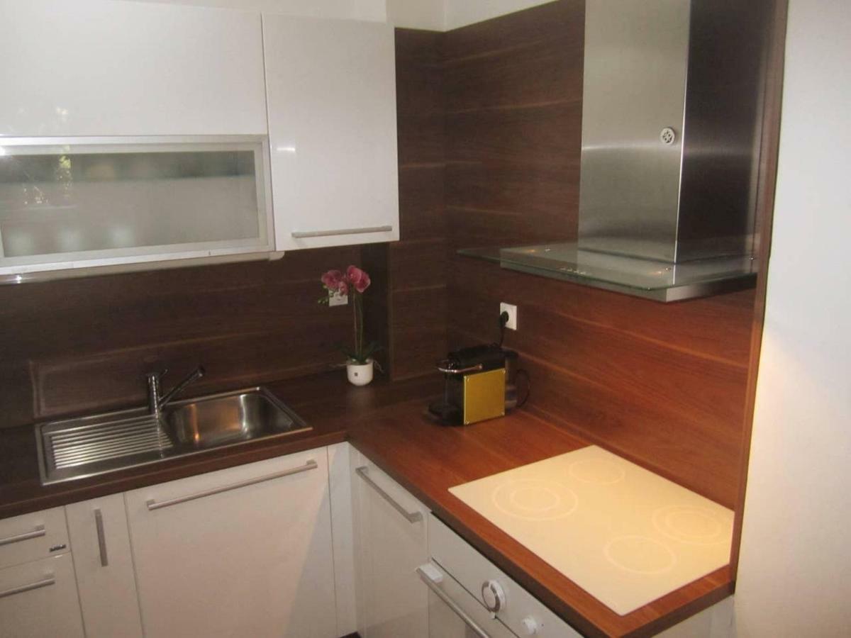 65 Square Meters Designer Apartment In Heart Of City - River View ! Park For Free Ni Exteriér fotografie