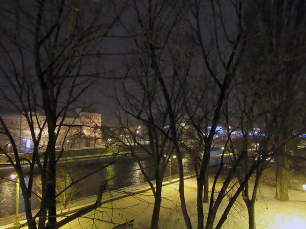 65 Square Meters Designer Apartment In Heart Of City - River View ! Park For Free Ni Exteriér fotografie