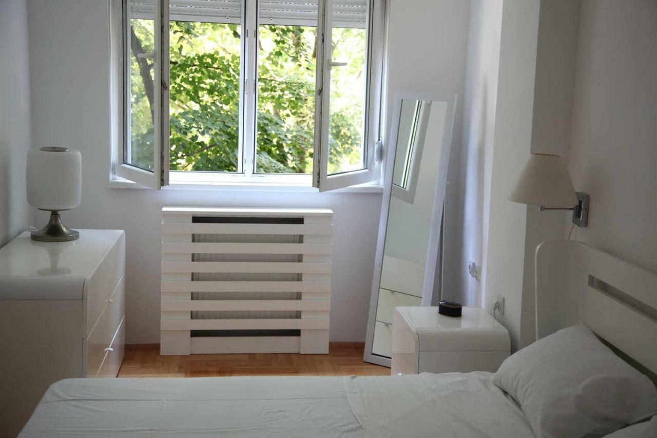 65 Square Meters Designer Apartment In Heart Of City - River View ! Park For Free Ni Exteriér fotografie