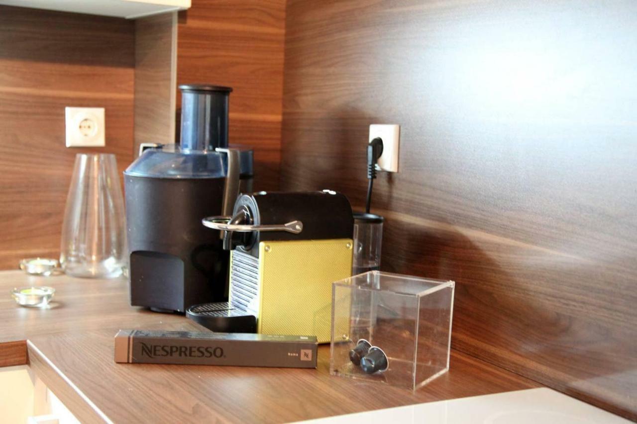 65 Square Meters Designer Apartment In Heart Of City - River View ! Park For Free Ni Exteriér fotografie